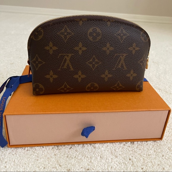 Louis Vuitton Cosmetic Pouch - Picture 2 of 11
